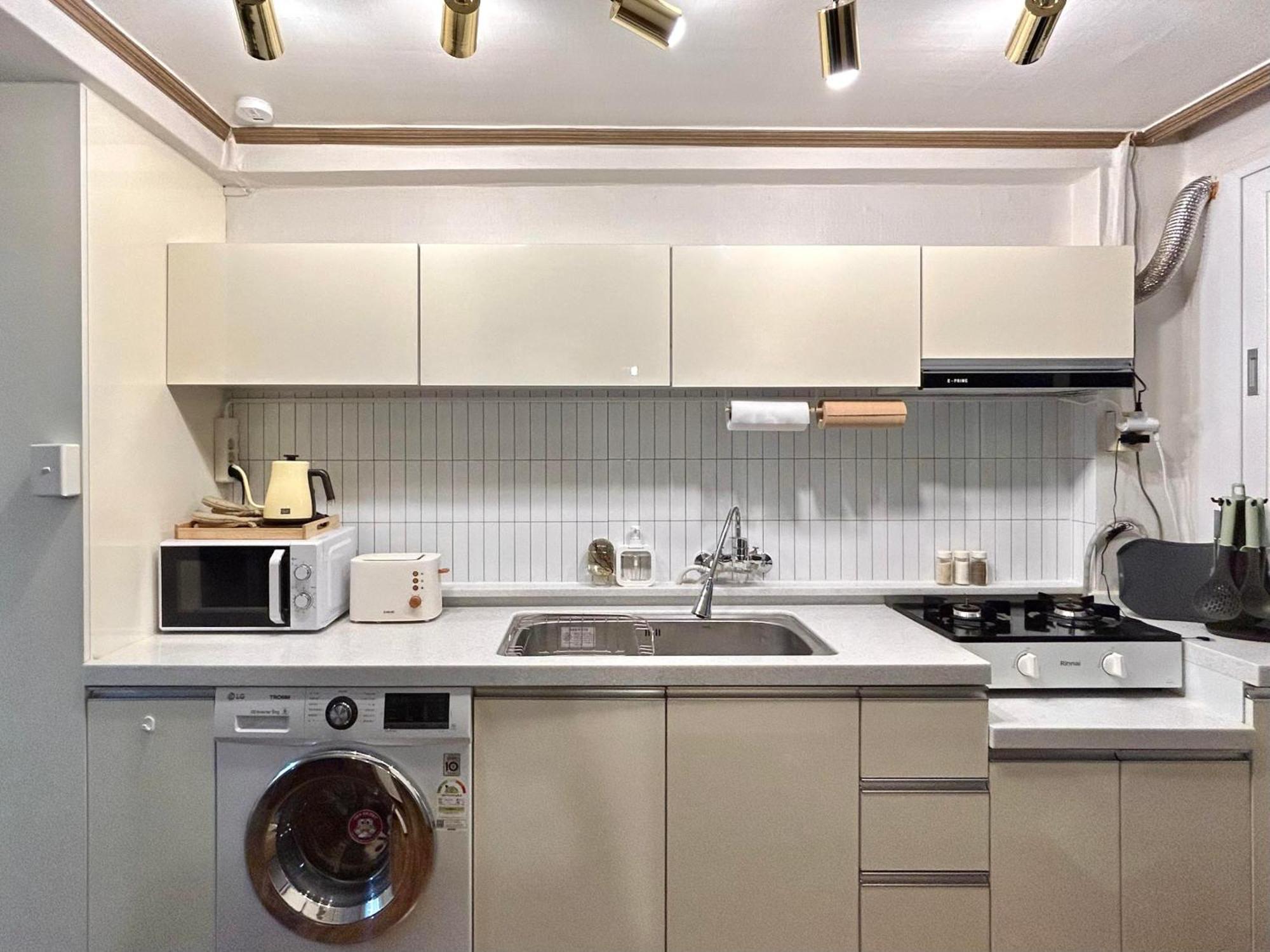 Popular, Lion's Nest, Seongsu-station 2mins Villa *
